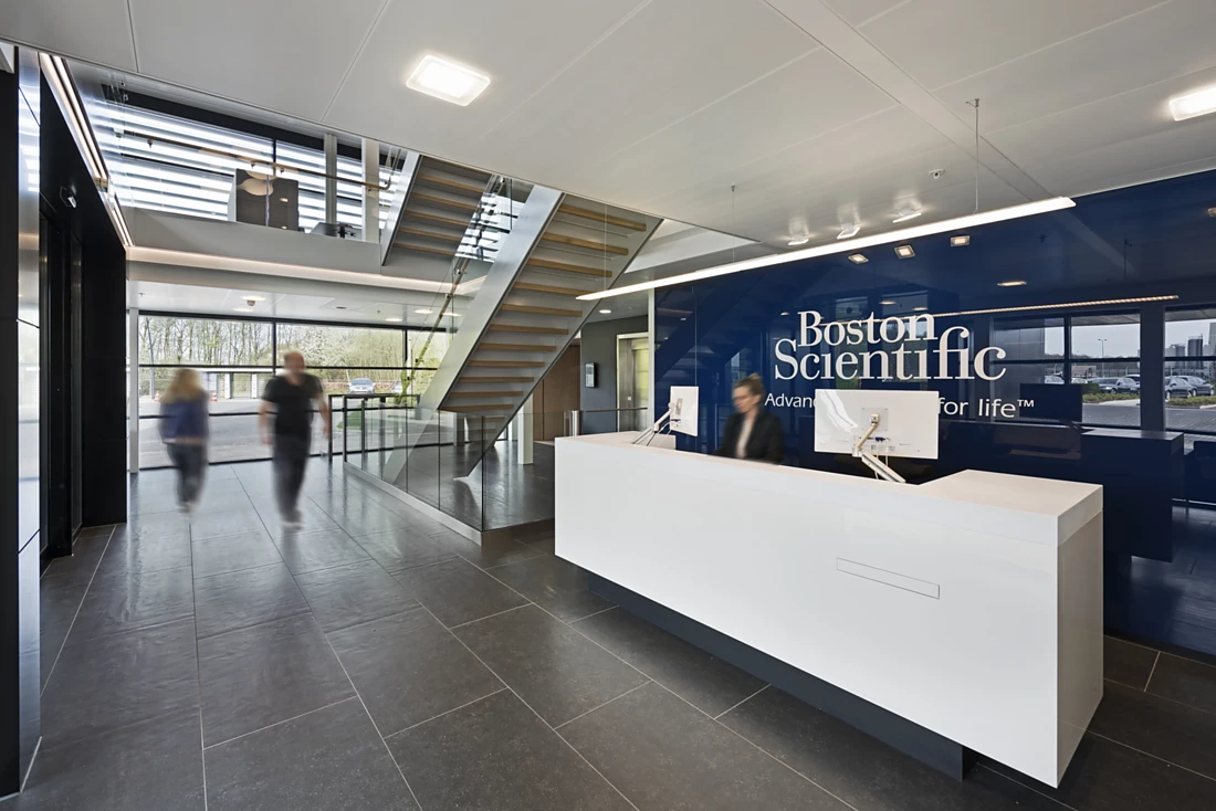 The Maastricht-based firms N architecten and N interieurarchitecten have developed a new working environment for the US company Boston Scientific. The concept featured Nimbus luminaires, which consistently and sustainably live up to the demands of a modern working environment. Photo: Roos Aldershoff<br />